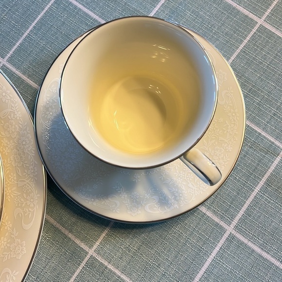 Royal Doulton The Romance Collection Jennifer One Place Setting. - Picture 9 of 10